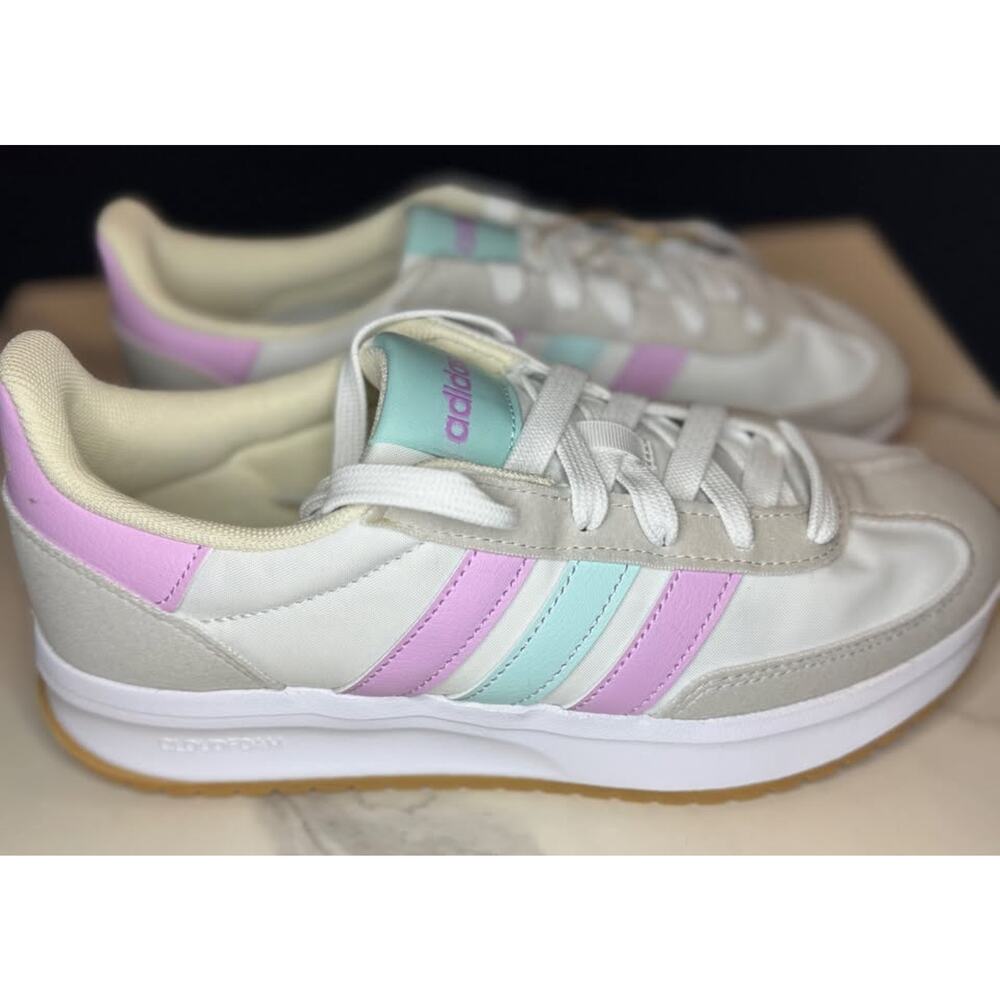 Adidas Run 70s 2.0J Size Women size 6 Brand New!!